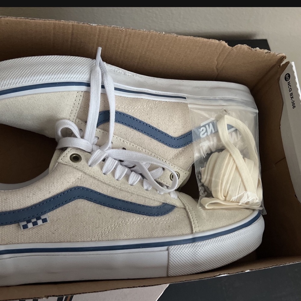 Vans - Picture 2 of 3